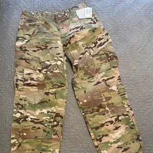Army Multicam OCP Medium Short pants, NWT, never worn, flame resistant